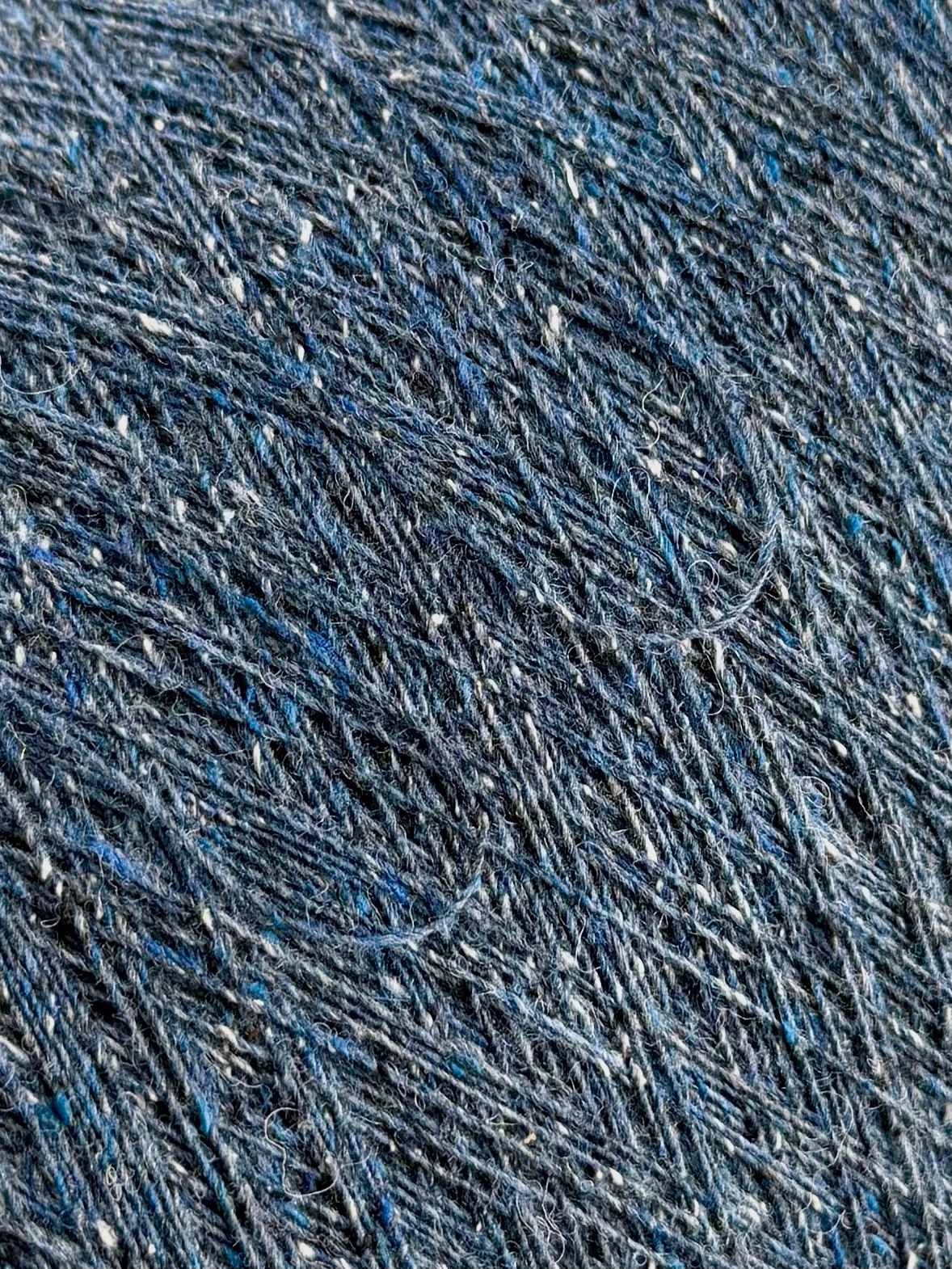 Zimpfer Wolle Selezione Art. Cardiff Tweed Nm 1/10500 – Merino Seide Garn col. Dunkles Jeansblau